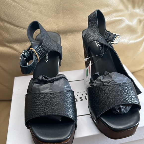 Black Leather Wedge Sandals NWT - Picture 5 of 6